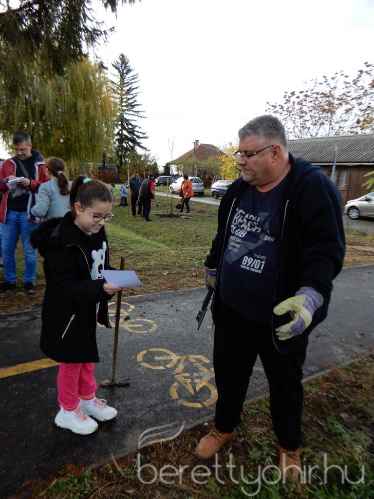 Közösségi faültetés Berettyóújfaluban 17